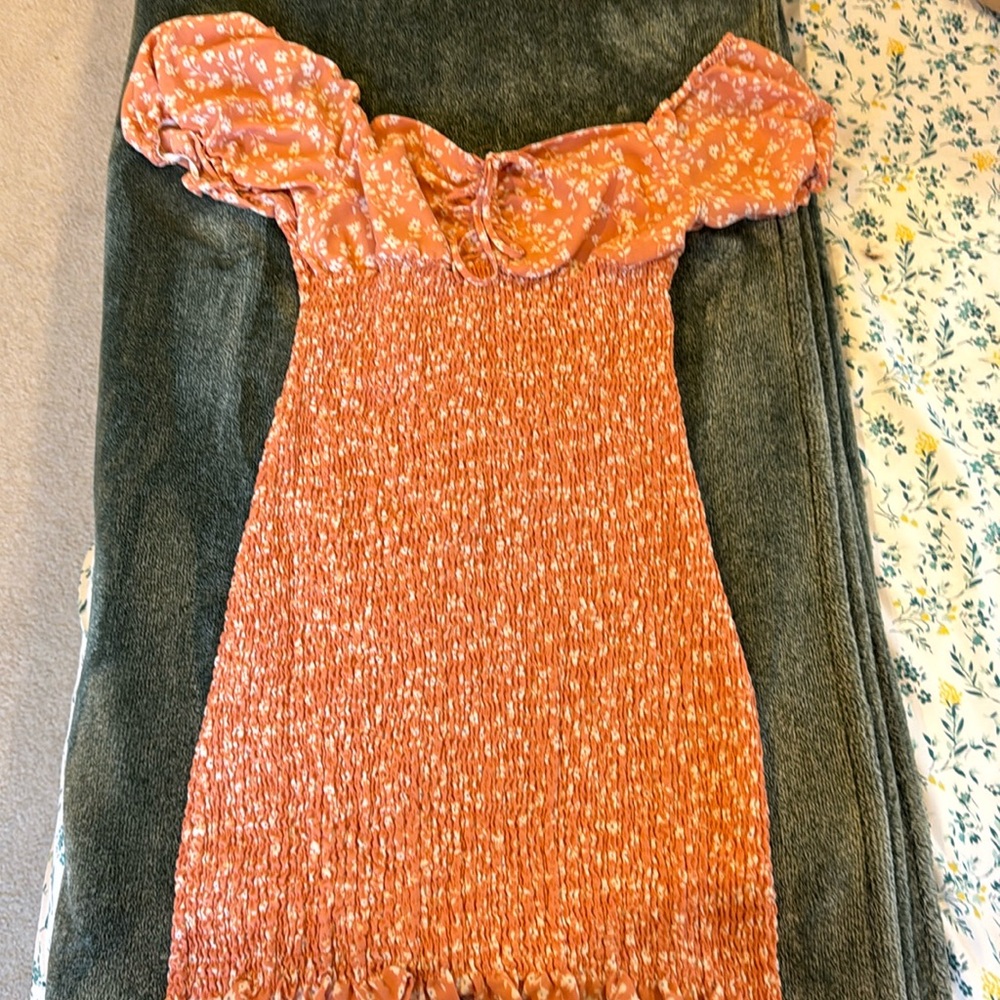 Love the runched up peach/coral shade body fitted dress.
